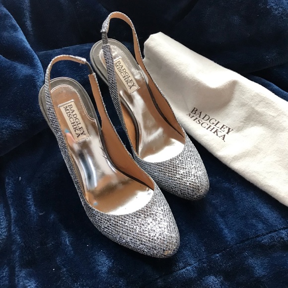 🌸🌸SUPER SALE🌸🌸 BADGLEY MISCHKA SILVER METALLIC SZ 9B - Picture 3 of 7